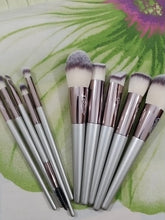 Load image into Gallery viewer, Golden Luxe Brush Set (10 piece Brush Set with bag)

